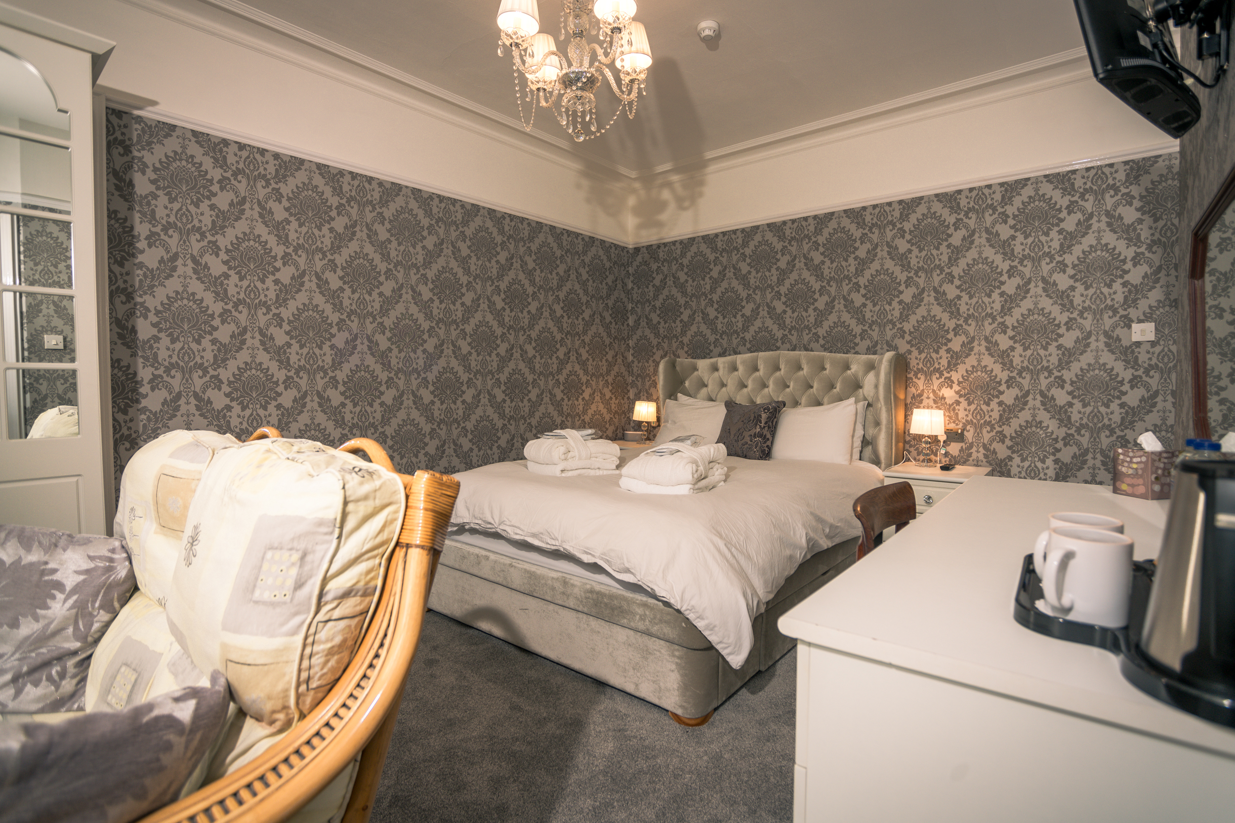 Room 3 - King Bed with Loch Views, Ensuite Bathroom