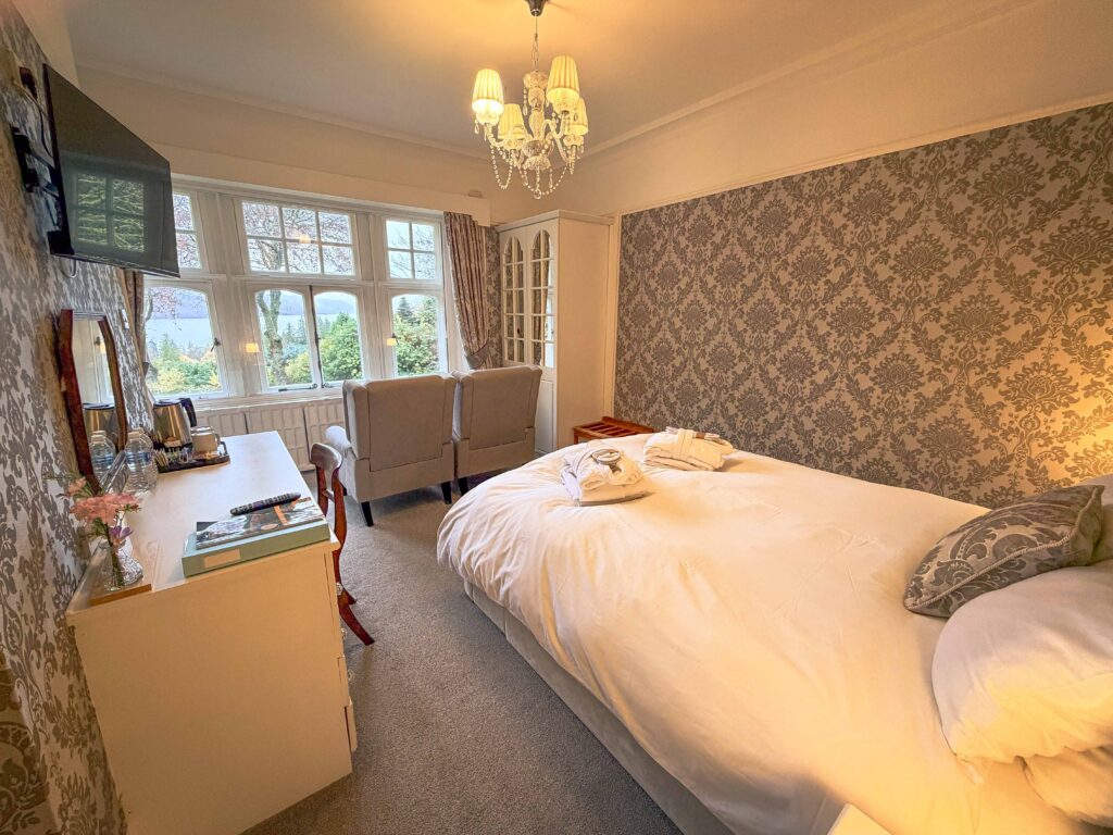 Room 3 - King Room with Loch Views